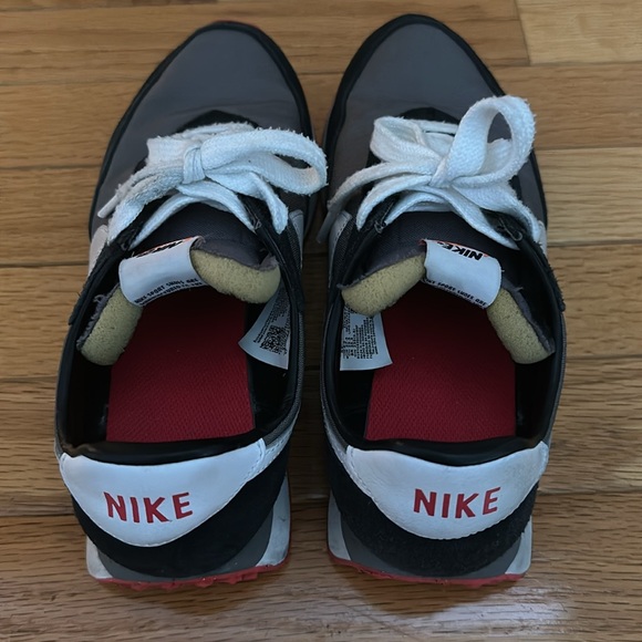 Nike - Picture 2 of 4